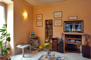 Television Lounge PC with internet access Hotel la Quercia Bergamo Mozzo Albergo milano bergamo aeroporto orio al serio