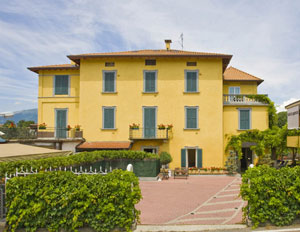 Hotel Bergamo with free internal parking and mini cab service to and from airport
